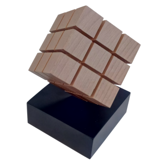 Trophée Rubik's Cube en bois massif sur mesure